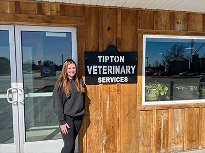 Tipton High School student interns at Tipton Vet Services